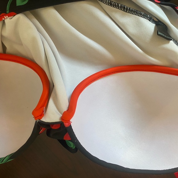 Pin-Up Girl Style Vintage Look One-Piece Swimsuit - Picture 3 of 8